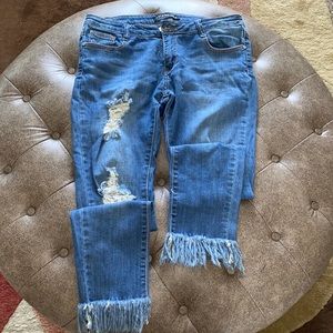 Distressed Jeans with fringed bottoms